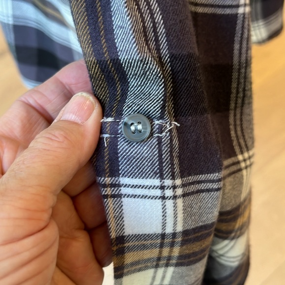 NWOT Love Tree plaid cotton flannel oversize long sleeve crop length shirt - Picture 4 of 11